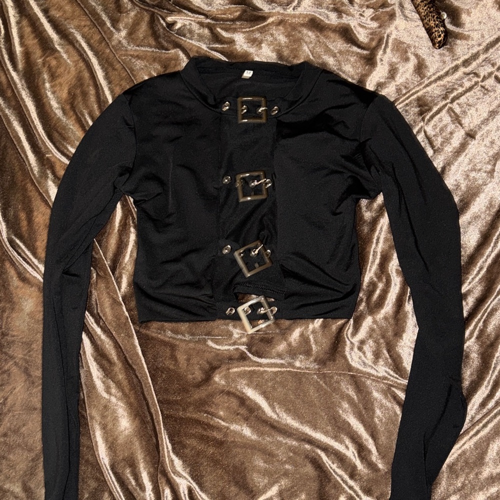 Black Buckle-Front Long Sleeve Crop Top